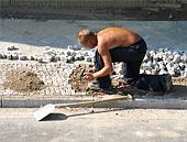 Mosaikpflaster in gebundener Bauweise, verfugt mit Spezialmörtel für dauerhaften Halt